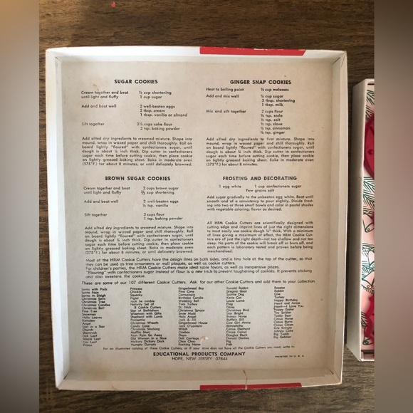 Vintage Christmas Cookie Cutters Near Set in Original Box - Picture 3 of 3